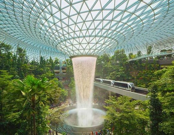 Thác nước Vortex Rain ở Changi Singapore