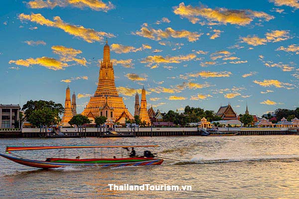 tour thái lan chùa Wat Arun nhìn từ sông Chaophraya