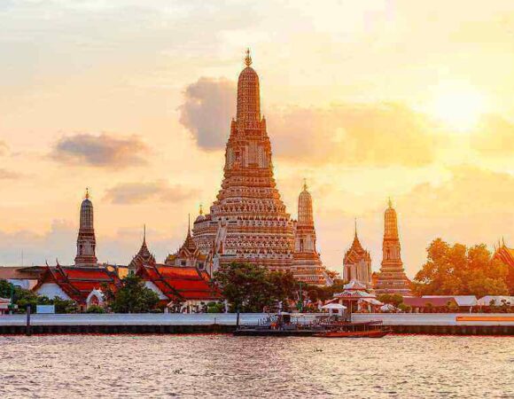 Chùa Wat Arun, địa điểm lý tưởng cho chuyến du lịch Thái Lan tự túc.